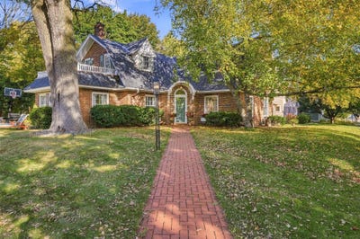 /international/us/532-summit-avenue-eau-claire-wi-110120464511/