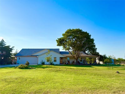 /international/us/1132-old-crawford-road-crawford-tx-110101594033/