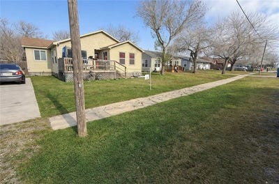 /international/us/2525-avenue-b-ingleside-tx-110107777547/