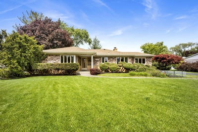 /international/us/18w724-20th-place-lombard-il-110107868593/