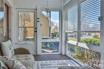 /international/us/1301-hyde-park-drive-asheville-nc-110105213212/