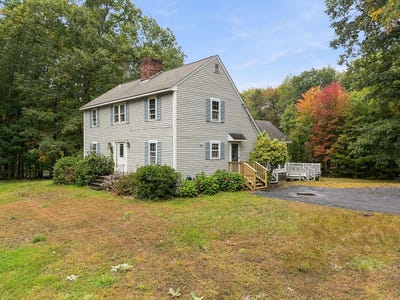 /international/us/2-oak-ridge-road-sanford-me-110120058328/