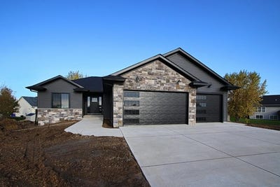 /international/us/4102-barbaro-ave-iowacity-ia-110107452855/