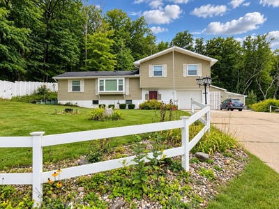 /international/us/3825-lapham-drive-harrison-mi-110110269529/