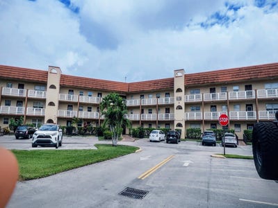 /international/us/8901-sunrise-lakes-boulevard-sunrise-fl-110107631626/
