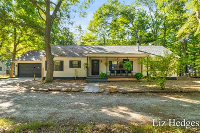 /international/us/8370-grant-street-montague-mi-110120040930/