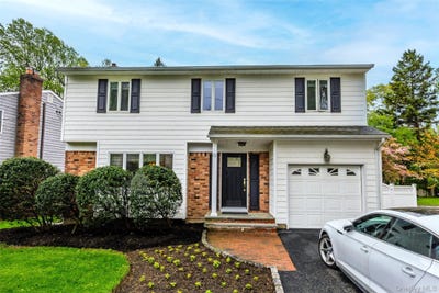 /international/us/22-w-maple-road-greenlawn-ny-110107876616/