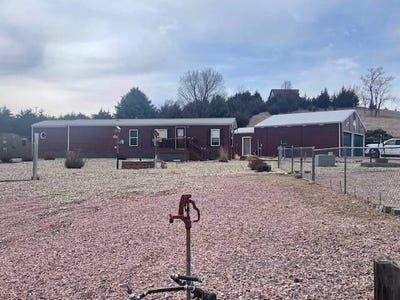 /international/us/210-n-club-street-chamberlain-sd-110106370381/