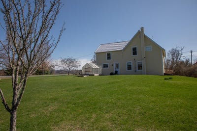 /international/us/953-county-route-8-westport-ny-110107511410/