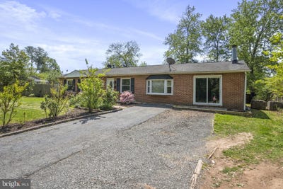 /international/us/603-w-church-road-sterling-va-110098407438/