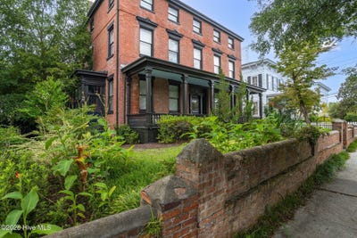 /international/us/416-s-front-street-wilmington-nc-110119984752/