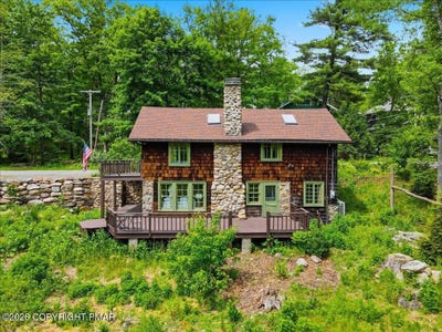 /international/us/118-falls-drive-buck-hill-falls-pa-110108427013/