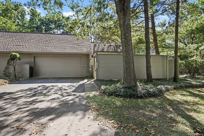 /international/us/1013-essex-circle-kalamazoo-mi-110120465714/