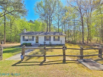 /international/us/312-sullivan-street-blackstone-va-110106026078/