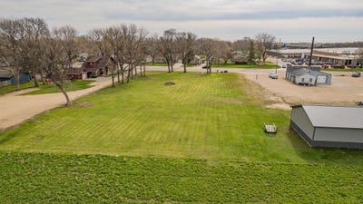 /international/us/000-okoboji-avenue-milford-ia-110091293691/