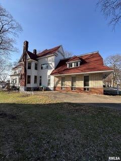 /international/us/331-s-4th-street-pekin-il-110106503066/