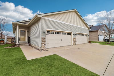 /international/us/737-sawgrass-drive-norwalk-ia-110104975741/