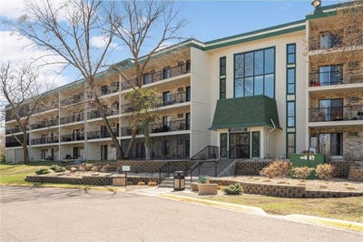 /international/us/10501-cedar-lake-rd-minnetonka-mn-110105853285/