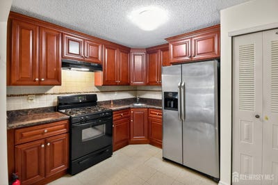 /international/us/258-kempsey-drive-north-brunswick-nj-110119399556/
