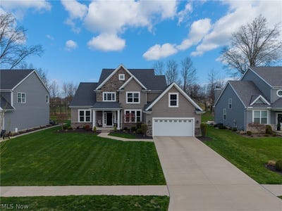 /international/us/32646-albion-drive-avon-lake-oh-110107408078/