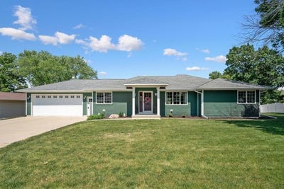 /international/us/208-terrace-drive-hudson-ia-110100515933/