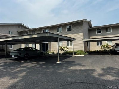 /international/us/4932-lake-point-drive-waterford-twp-mi-110109791582/