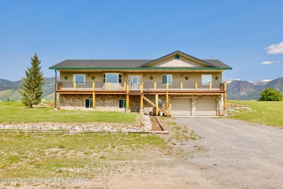 /international/us/2073-county-road-109-etna-wy-110099801007/