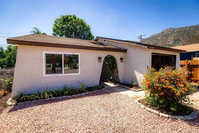 /international/us/33190-walls-lake-elsinore-ca-110108741461/