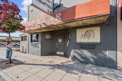 /international/us/217-e-pine-street-central-point-or-110106144553/