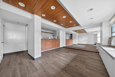 /international/us/142-05-roosevelt-ave-flushing-ny-110106280228/