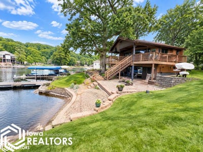 /international/us/1053-lakeshore-drive-brooklyn-ia-110106930841/