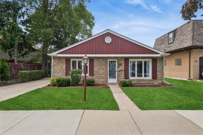 /international/us/2534-maple-street-river-grove-il-110108545843/
