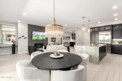 /international/us/5250-e-deer-valley-drive-phoenix-az-110100456560/