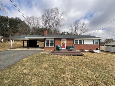 /international/us/329-hill-st-hillsville-va-110105933533/