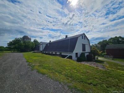 /international/us/28-pilgrim-corners-rd-middletown-ny-110108987513/
