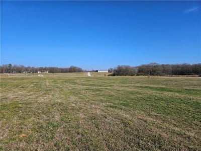 /international/us/2-5-w-oak-highway-townville-sc-110109960960/