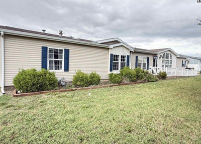 /international/us/124-w-avenue-d-south-hutchinson-ks-110108534341/