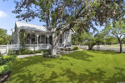 /international/us/112-n-river-bend-road-comfort-tx-110108380684/