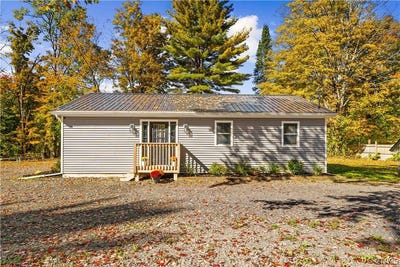 /international/us/8019-smith-road-hinckley-ny-110120152815/