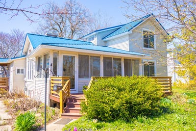 /international/us/501-n-elm-street-three-oaks-mi-110107078189/