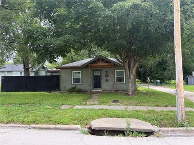 /international/us/807-4th-street-osawatomie-ks-110109158550/