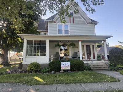 /international/us/305-n-illinois-street-lake-city-ia-110120496706/