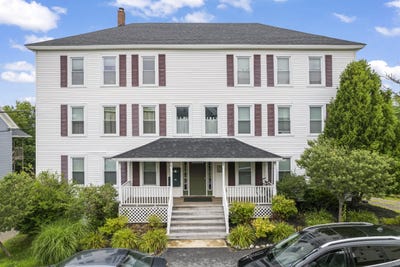 /international/us/22-oak-street-brunswick-me-110101395152/
