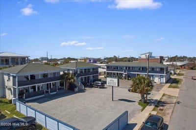 /international/us/213-raleigh-avenue-carolina-beach-nc-110106324651/