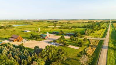 /international/us/-headquarters-28146-382nd-ave-armour-sd-110105509769/