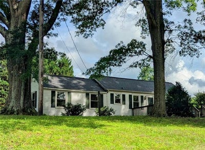 /international/us/5675-main-street-bethania-nc-110100245701/
