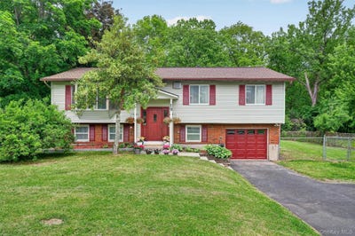 /international/us/19-victoria-drive-newburgh-ny-110108340628/