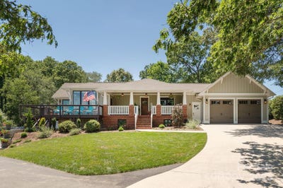 /international/us/16-school-house-road-mills-river-nc-110100866753/