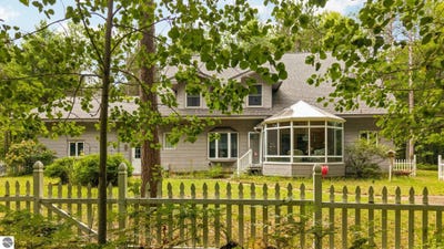 /international/us/4207-twins-trail-south-boardman-mi-110120420339/