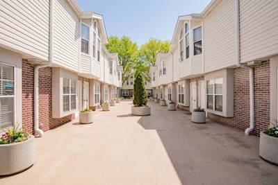 /international/us/5039-warren-street-skokie-il-110108178301/